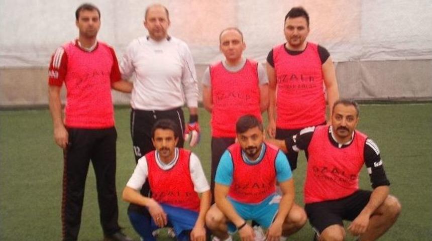 &Ouml;ğretmenler Turnuvasını Kaymakamlık Kazandı