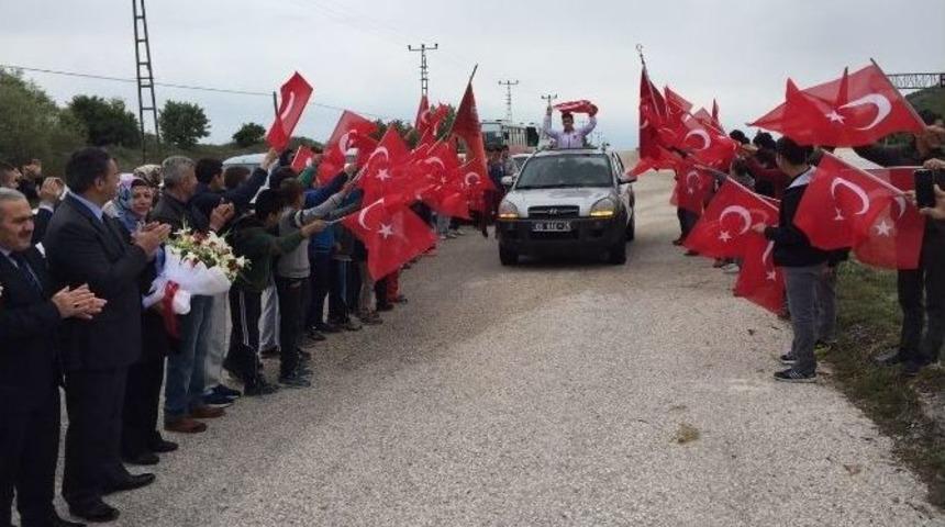 D&uuml;nya Şampiyonu G&uuml;reş&ccedil;i Bostancı, T&ouml;renle Karşılandı