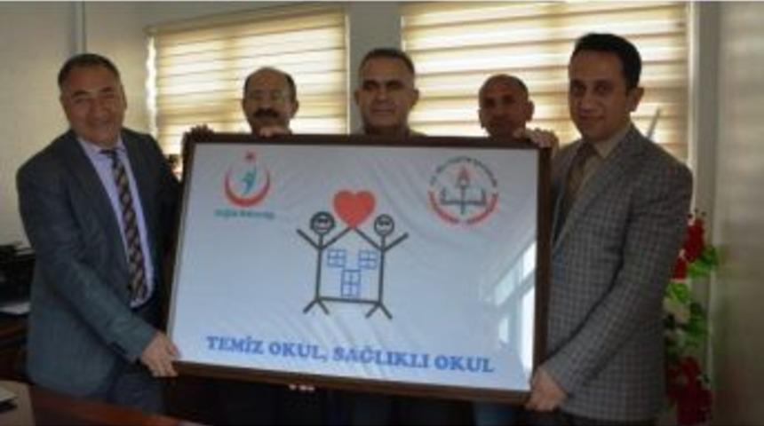 Tatvan&rsquo;da Bir Okul &ldquo;beyaz Bayrak&rdquo; Almaya Hak Kazandı