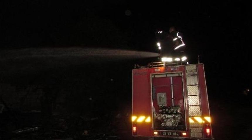 Sandıklı&rsquo;da Depo Yangını