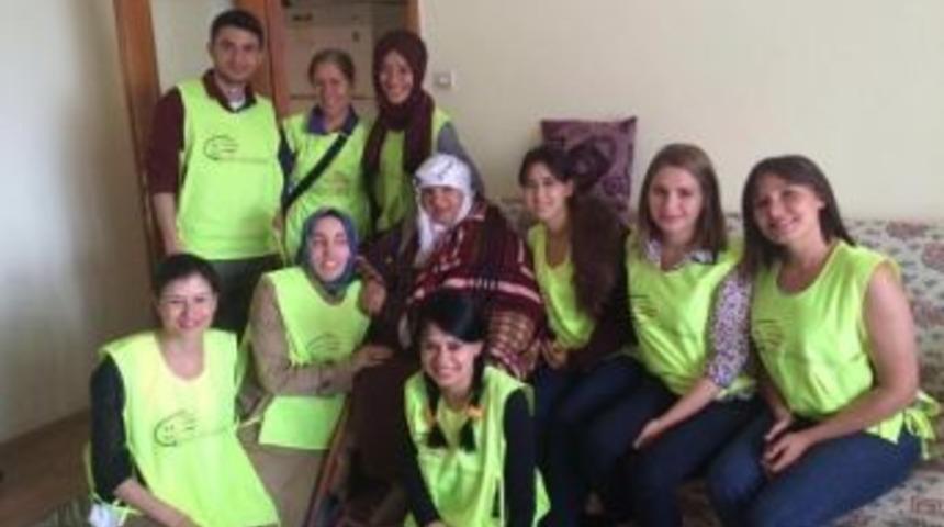 G&ouml;n&uuml;ll&uuml;ler Anneleri Unutmadı