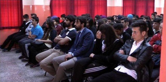 Yazar İlbak Ve Çakır Öğrencilerle Buluştu 1