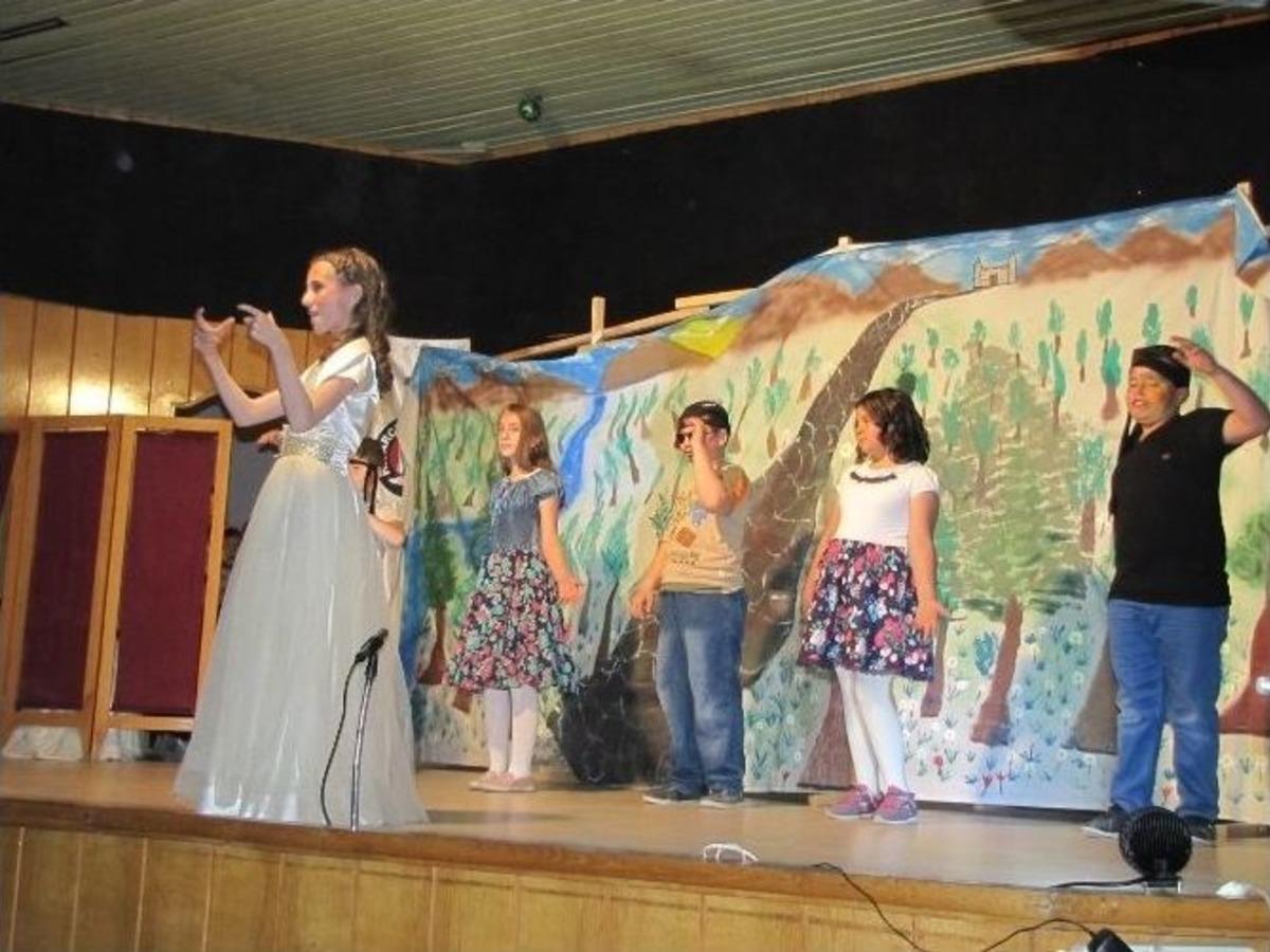 &Ouml;ğrencilerden Tiyatro Oyunu