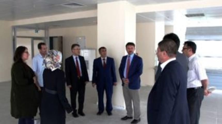 Rekt&ouml;r Remzi G&ouml;ren Kız &Ouml;ğrenci Yurdu&rsquo;nu İnceledi