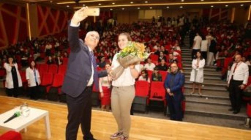 Bozbey &Ouml;ğrencilerle Buluştu