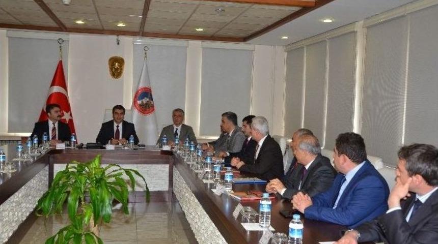 İl Ve B&ouml;lge M&uuml;d&uuml;rleri Toplantısı Vali D&uuml;zg&uuml;n Başkanlığında Yapıldı