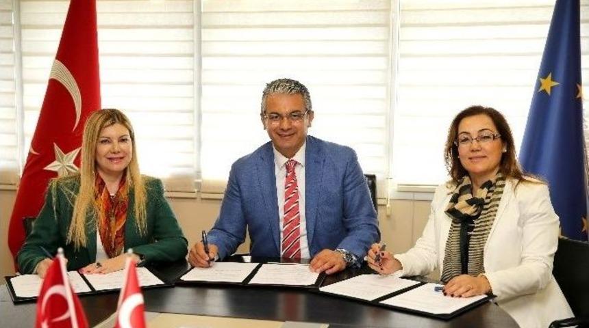 Karşıyaka’da Sorunları ‘aile Üniversitesi’ Çözecek