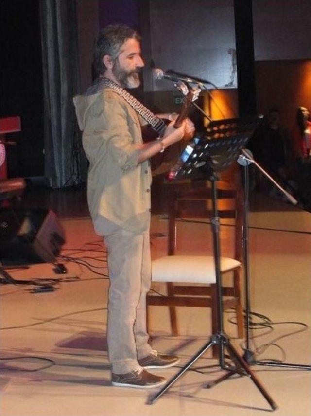 &Uuml;lk&uuml;c&uuml;ler Ali Kınık Konseriyle Coştu 1