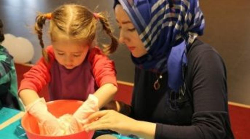 Annelere En G&uuml;zel Hediye Bilim Merkezi&rsquo;nde