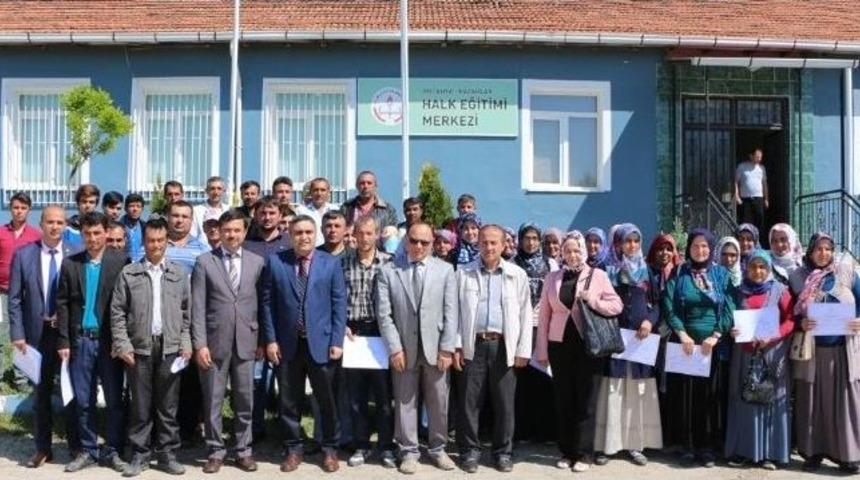 S&uuml;t Ve Sığırı Yetiştiriciliği Kursiyerlerine Sertifika