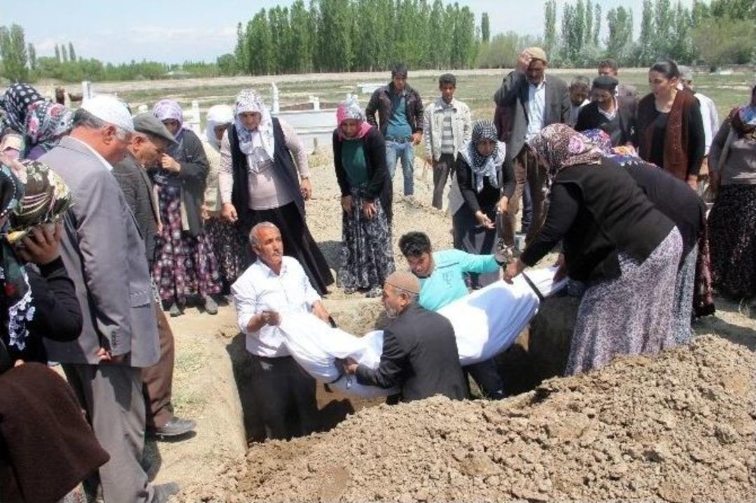 Bursa&rsquo;yı Kana Bulayan Canlı Bomba Iğdır&rsquo;da Defnedildi