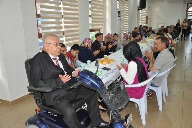 Kına Yakıp Bir G&uuml;nl&uuml;ğ&uuml;ne De Olsa Asker Oldular 1