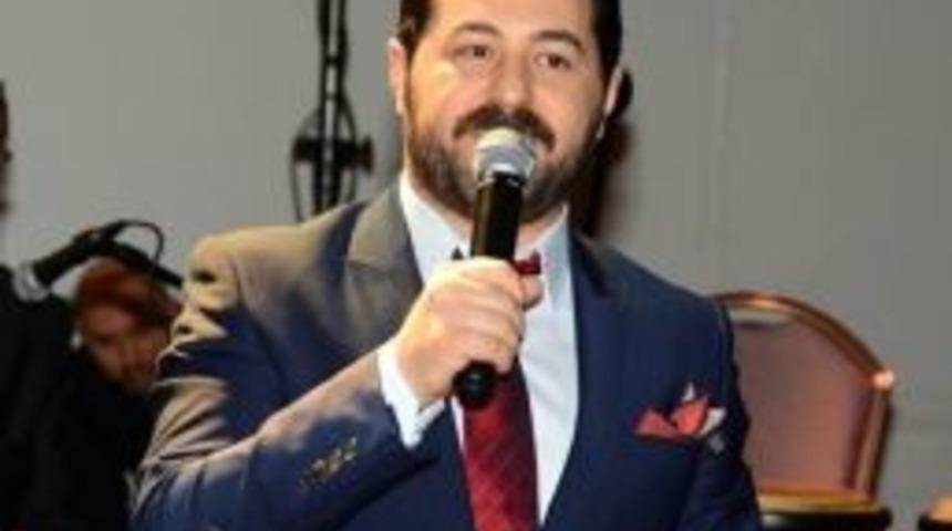 Yıldızlar Ge&ccedil;idi İzmir&rsquo;de Serkan Kaya İle Devam Ediyor