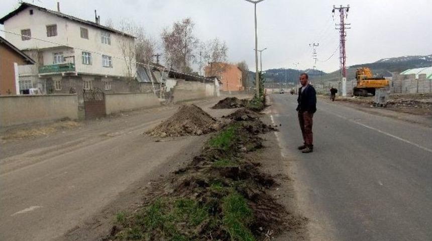 Sarıkamış&rsquo;ta Belediyem Cadde Ve Sokakları Ağa&ccedil;landırıyor