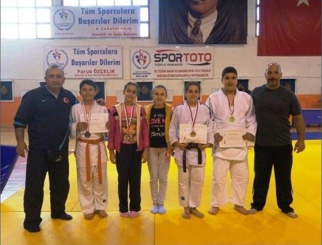 Yunusemre Belediyespor Şampiyonaya Damga Vurdu 1