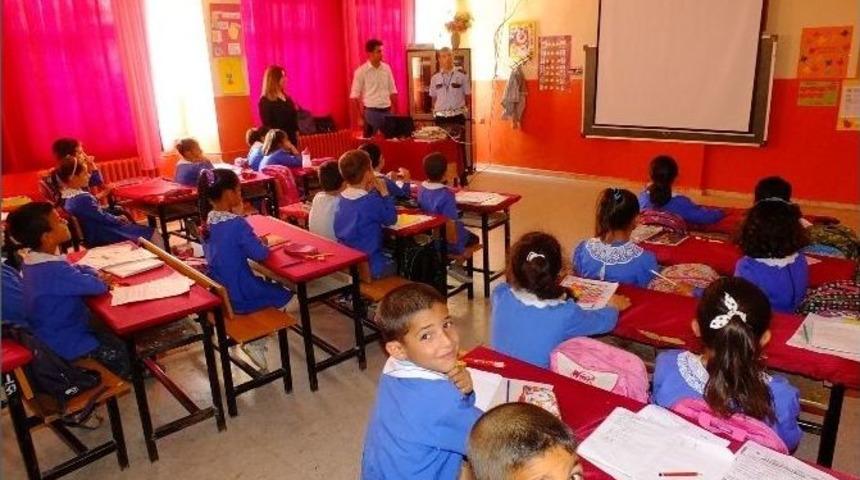 Trafik Haftasında &Ouml;ğrencilere Trafik Kuralları Anlatıldı