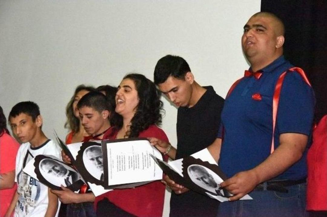 Engelli &Ouml;ğrenciler Kep Attı