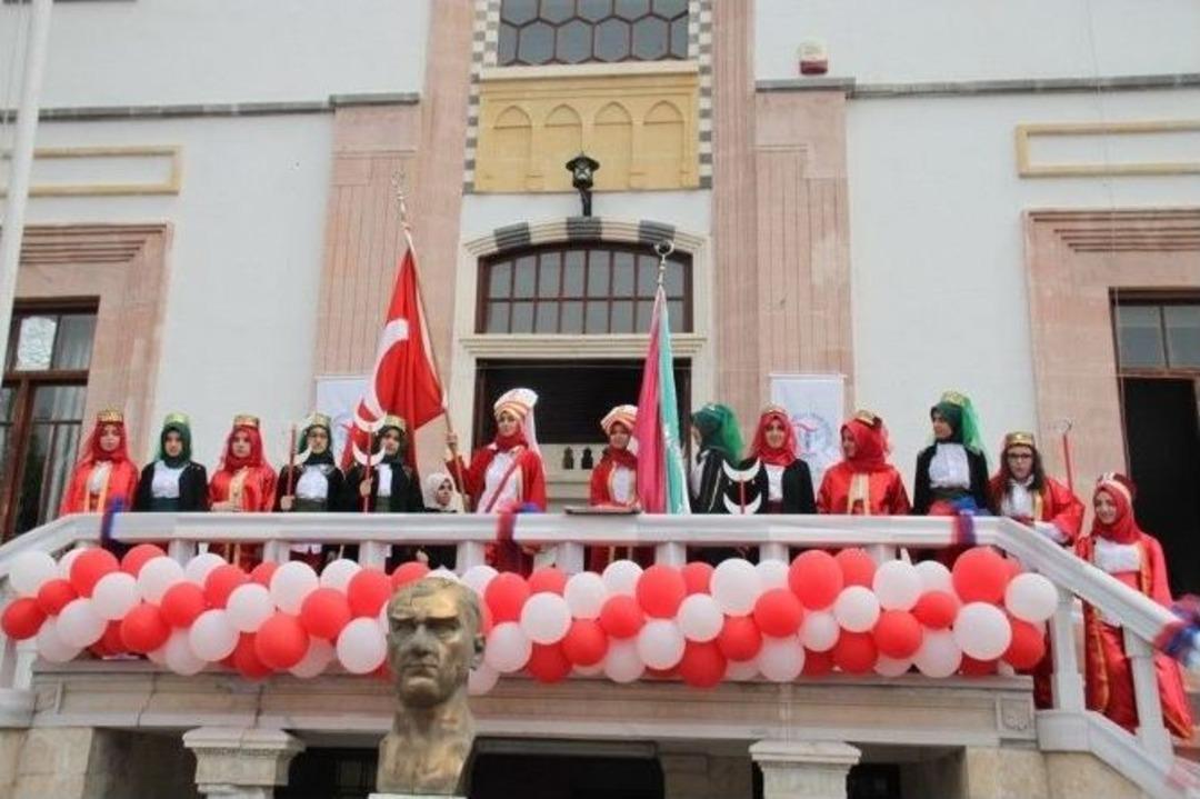 Adana&rsquo;da İmam Hatiplilerden T&uuml;bitak Bilim Fuarı