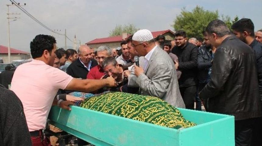 Kazada Yanarak &Ouml;len Karı-koca Toprağa Verildi