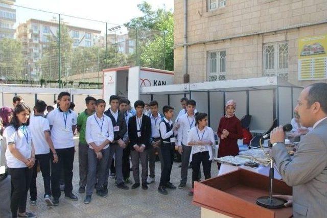 Öğrenciler Kermes Düzenleyip Kan Bağışında Bulundu