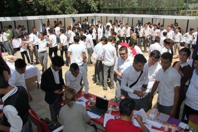 Öğrenciler Kermes Düzenleyip Kan Bağışında Bulundu