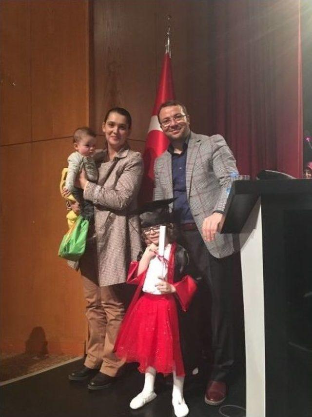 Ata &Uuml;ni&rsquo;li Miniklerin İlk Mezuniyet Coşkusu 1