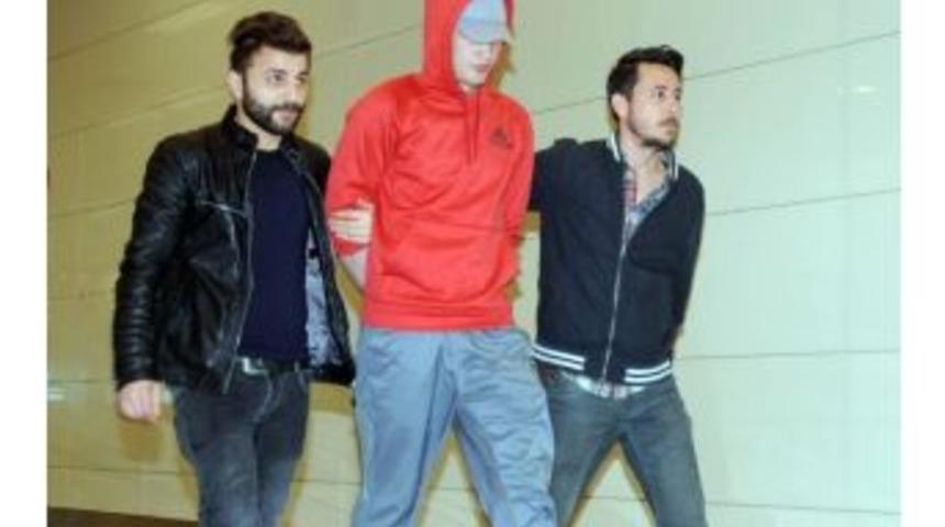 Ka&ccedil;ırdığı U&ccedil;ağa Bomba İhbarı Yapan Yolcu, Adliyeye Sevk Edildi