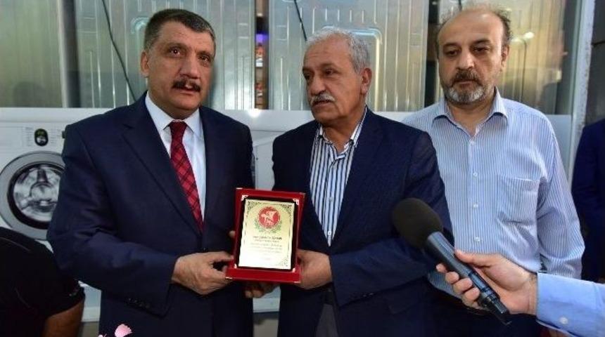 Başkan G&uuml;rkan, &Ccedil;ekirdek Pasajı Esnafları İle Bir Araya Geldi