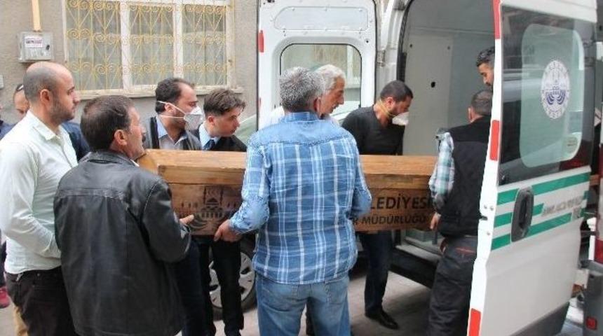 Emekli &Ouml;ğretmenin &Ouml;l&uuml;m&uuml;, Evden Koku Gelince Ortaya &Ccedil;ıktı