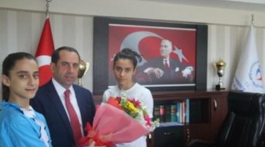 Başarılı Sporculardan Demir&rsquo;e Ziyaret