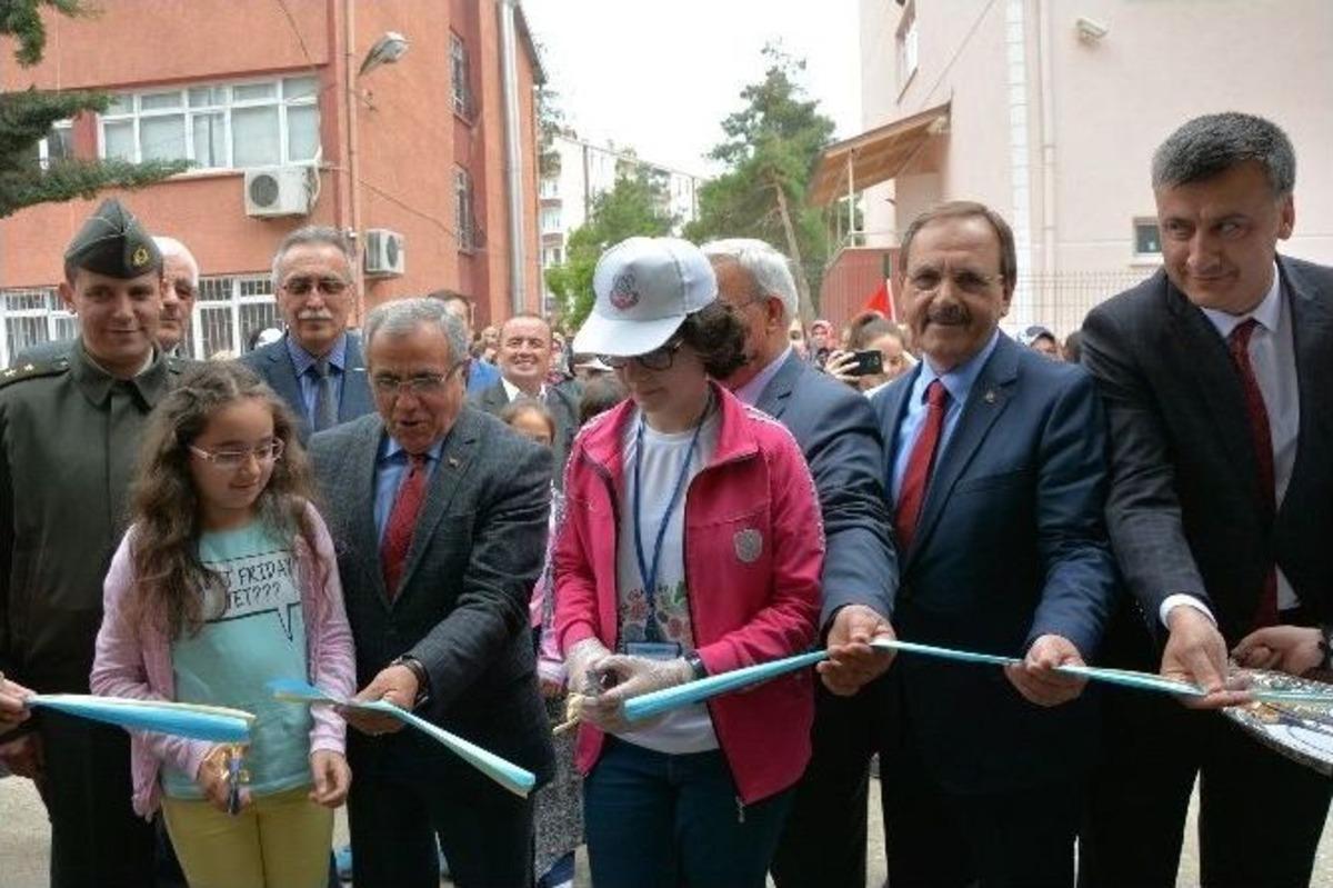 T&uuml;bitak 4006 Bilim Fuarı A&ccedil;ıldı