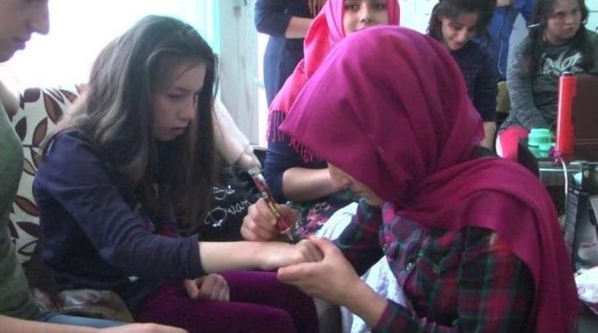 Engellilerin Sa&ccedil;larını Yaptılar