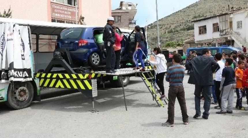 Emniyet Kemerinin &Ouml;nemi Yahyalı&rsquo;da Anlatıldı