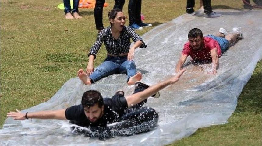 &Ouml;ğrenciler Su Savaşı Yaptı