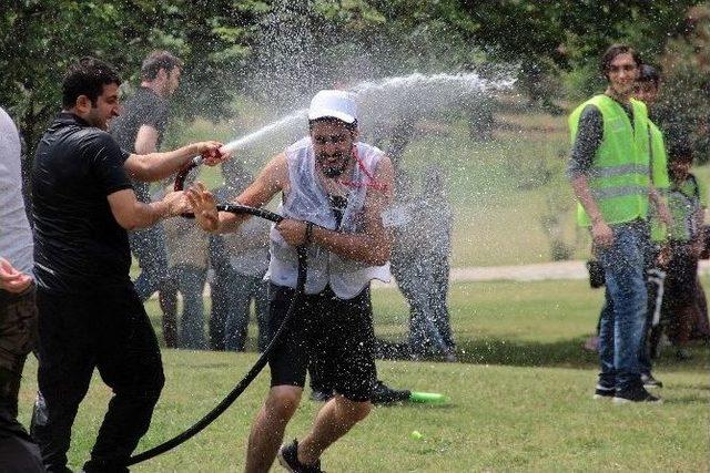 Öğrenciler Su Savaşı Yaptı