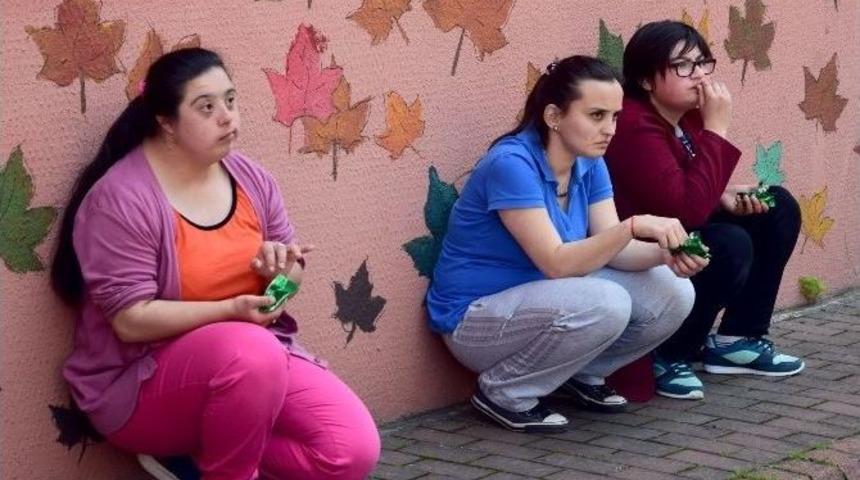 Giresun&rsquo;da &Ouml;zel &Ccedil;ocuklara Fındık Hediyesi