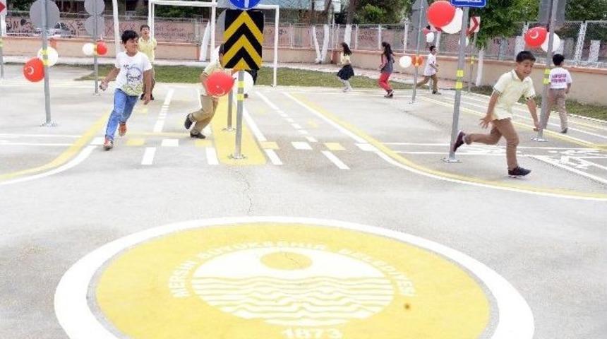 B&uuml;y&uuml;kşehir&rsquo;den Okul Bah&ccedil;esine Trafik Parkı