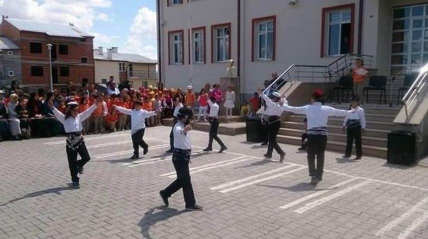 Malazgirt İlkokulu&rsquo;nda Aşık Ruhsati&rsquo;yi Anma Şenliği D&uuml;zenlendi