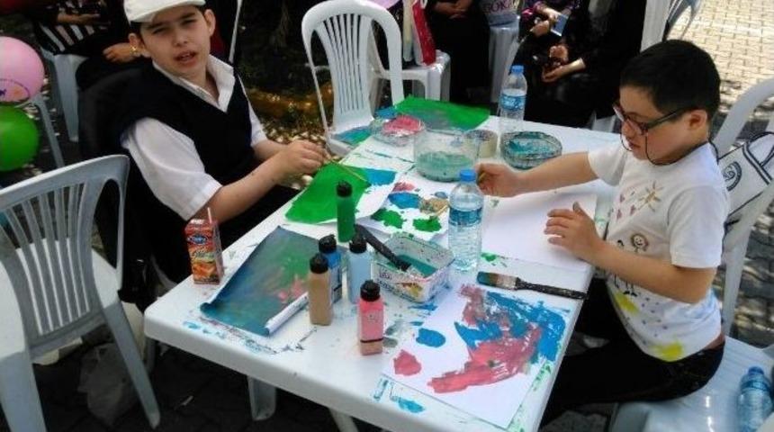 Otizmli &Ccedil;ocukların Sergi Sevinci