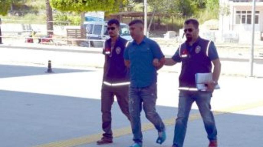 Kapı Kilitlerini Kırarak Hırsızlık Yapan Şahıs Yakalandı