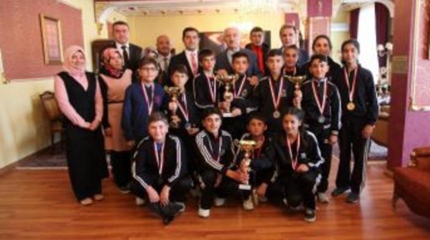 G&ouml;lovalı &Ouml;ğrencilerden, Vali Alim Barut&rsquo;a Ziyaret