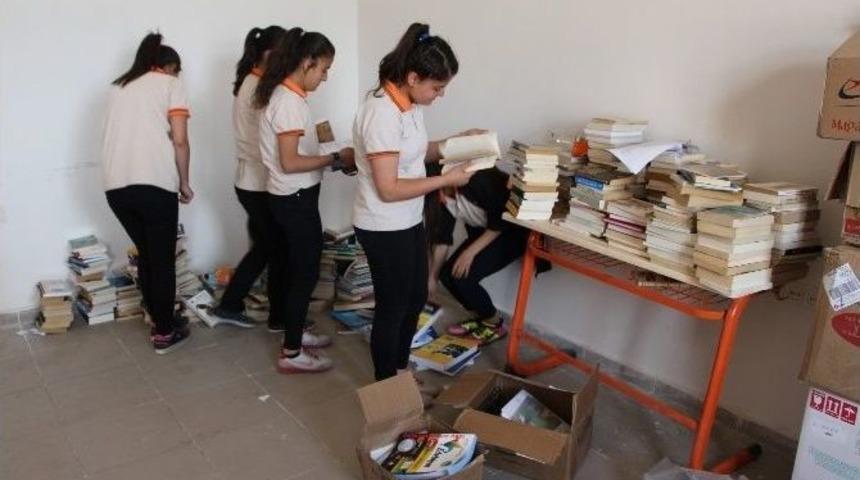 İzmir&rsquo;den Silopi&rsquo;ye Kitap Desteği