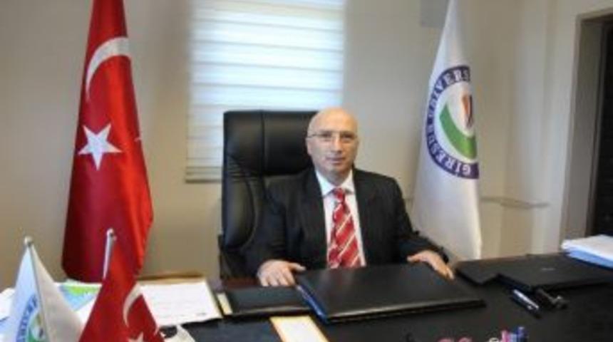 Sosyal Medya Hesabından Paylaştığı Şiir Başını Ağrıttı