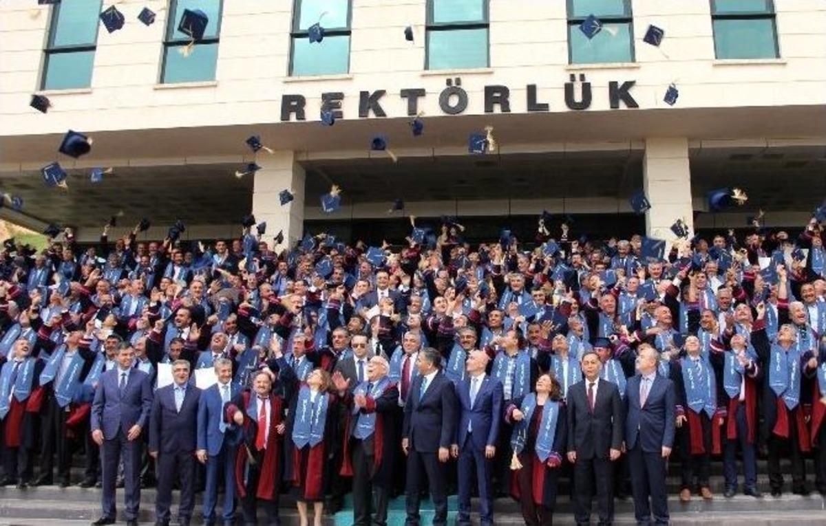 Muhtarlar Akademisi Mezunlarını Verdi