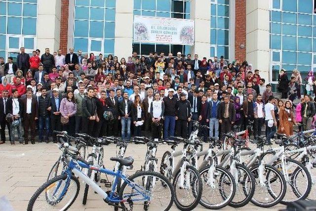 &Ouml;ğrenciler Sağlıklı Yaşam İ&ccedil;in Bisiklete Bindi 1
