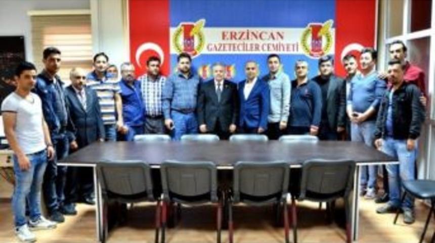 Vali Kahraman, Erzincan Gazeteciler Cemiyeti&rsquo;ni Ziyaret Etti