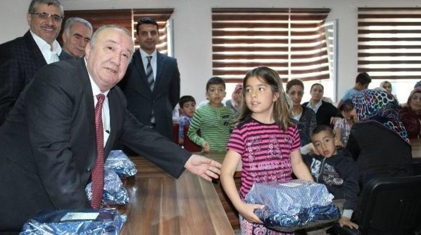 Yetim &Ccedil;ocukların Y&uuml;z&uuml; G&uuml;ld&uuml;
