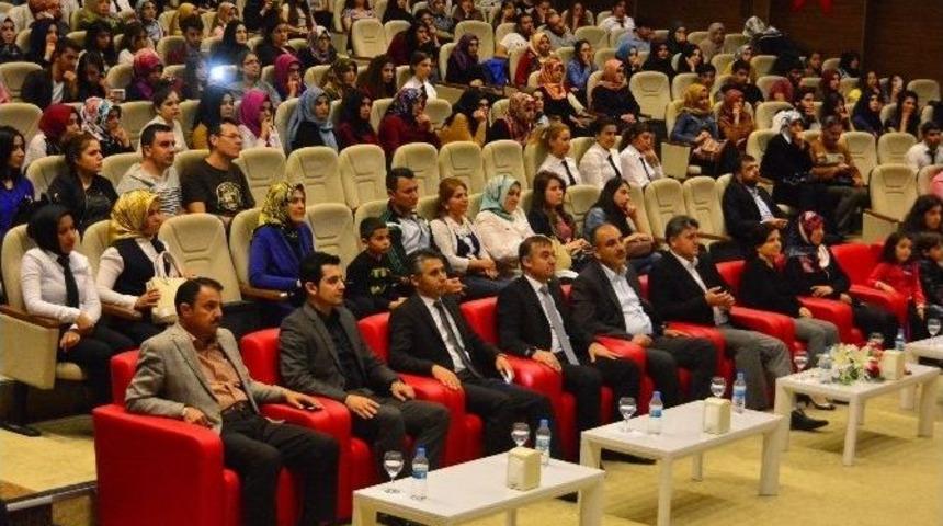 &ldquo;gen&ccedil;leri Duygulandıran Kutsal Emanetler&rdquo; Konulu Konferans D&uuml;zenlendi
