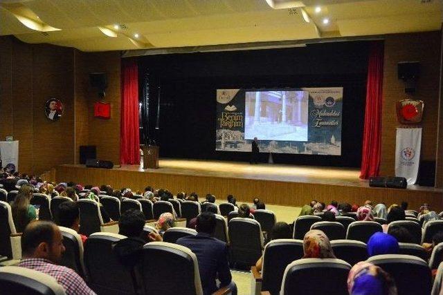 “gençleri Duygulandıran Kutsal Emanetler” Konulu Konferans Düzenlendi 1