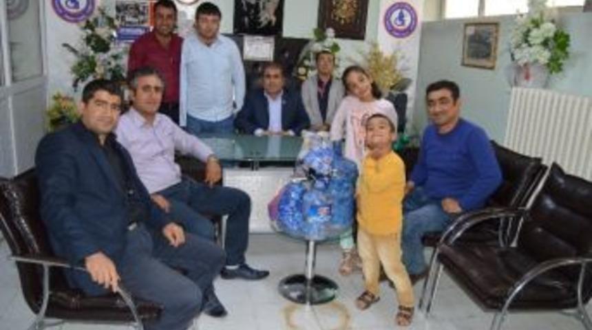 Besnili &Ccedil;ocuklardan Engellilere Mavi Kapaklı Destek
